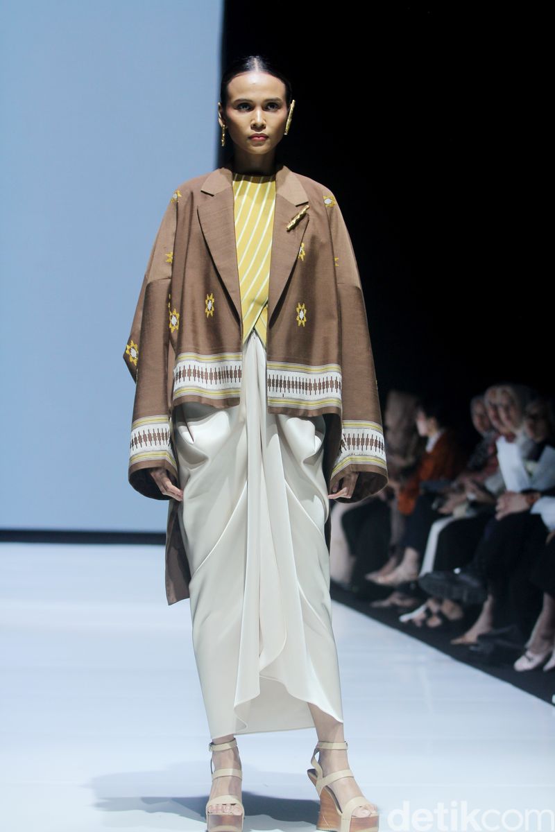 Koleksi Cita Tenun Indonesia di Jakarta Fashion & Food Festival 2024. Bertempat di La Piazza Kelapa Gading, Jakarta. Jumat [26/7/2024]. Foto: Mohammad Abduh/detikcom.