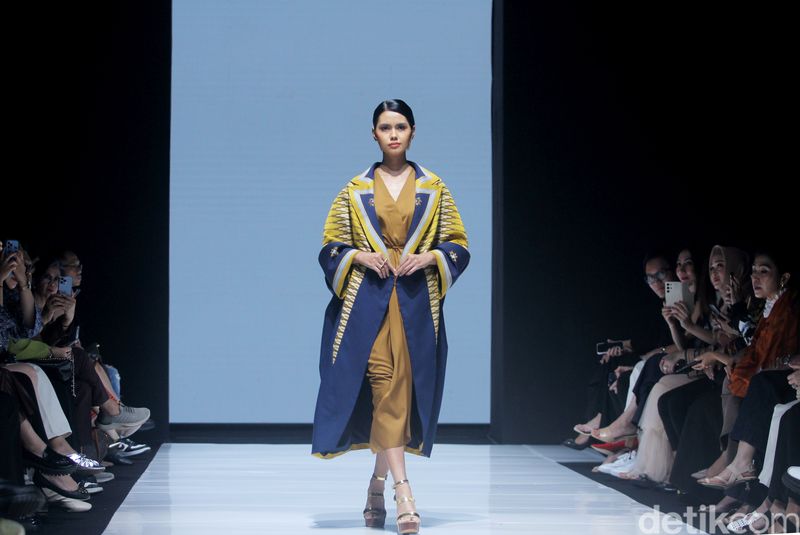 Koleksi Cita Tenun Indonesia di Jakarta Fashion & Food Festival 2024. Bertempat di La Piazza Kelapa Gading, Jakarta. Jumat [26/7/2024]. Foto: Mohammad Abduh/detikcom.