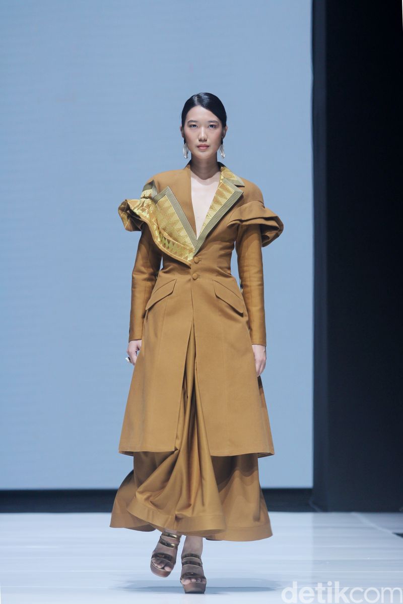 Koleksi Cita Tenun Indonesia di Jakarta Fashion & Food Festival 2024. Bertempat di La Piazza Kelapa Gading, Jakarta. Jumat [26/7/2024]. Foto: Mohammad Abduh/detikcom.