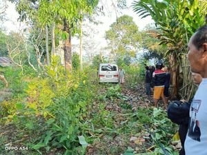 Detik-detik Mobil Tetiba Nyasar ke Makam Saat Malam Jumat di Banyumas