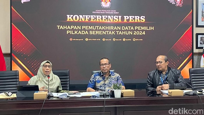 Konferensi pers tahapan coklit di kantor KPU NTB, Jumat (26/7/2024). (Foto: Helmy Akbar/detikBali)