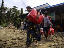 Korban Banjir Halmahera Tengah Terima Bantuan