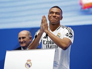 Sambutan Kejam Ruediger ke Endrick, Ancelotti: Nanti Mbappe Juga