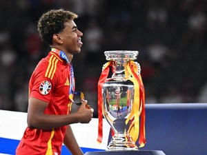 Pesan Pelatih Barcelona untuk si Bocah Ajaib Yamal