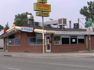 Kacau! Ada Maling Nekat Masuk Restoran Demi Curi Steak