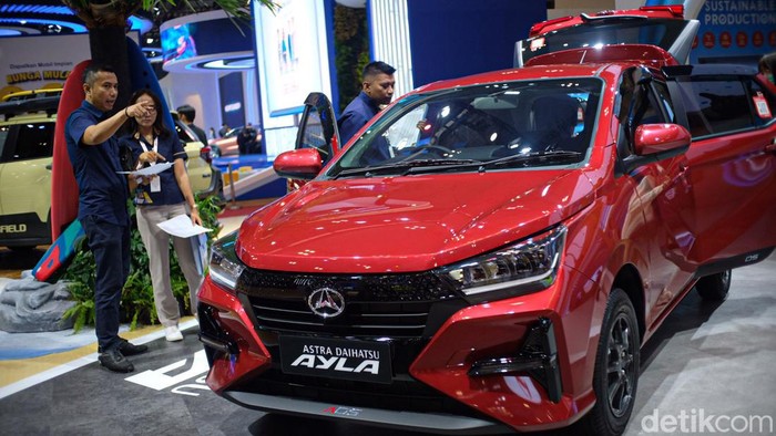 Menakar Bangkitnya Industri Otomotif Usai GIIAS 2024 Industri otomotif di Indonesia mengalami penurunan di awal tahun 2024 ini. Meski begitu, ada optimisme dari pelaku industri otomotif bahwa penjualan mobil bakal bangkit.