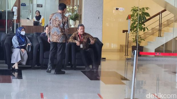 Menteri Kelautan dan Perikanan Sakti Wahyu Trenggono memenuhi panggilan KPK sebagai saksi. (Adrial/detikcom)