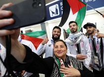 Momen Atlet Palestina Tiba di Paris Disambut Antusias