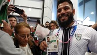 Fans turut berteriak Free Palestine sebagai dukungan atas konflik yang terjadi di Gaza.  