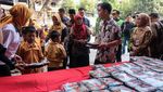 Momen Gibran Tinjau Simulasi Makan Siang Gratis di Sekolah Solo
