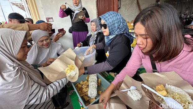 Nasi pecel jembatan jongbiru Kediri
