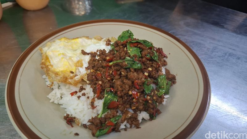 Oseng Thai Oseng Thai: Aroy! Oseng Ayam hingga Pad Krapao Hidden Gem Nyempil di Jakarta