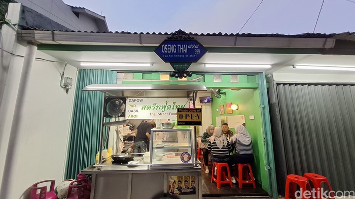 Oseng Thai: Aroy! Oseng Ayam hingga Pad Krapao Hidden Gem Nyempil di Jakarta