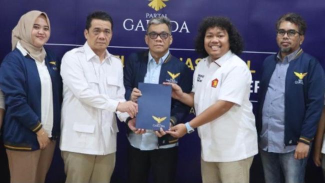 Partai Garuda memberikan dukungan kepada Ahmad Riza Patria dan Marshel Widianto pada Pilwalkot Tangerang Selatan (Tangsel) 2024. (dok. Antara)