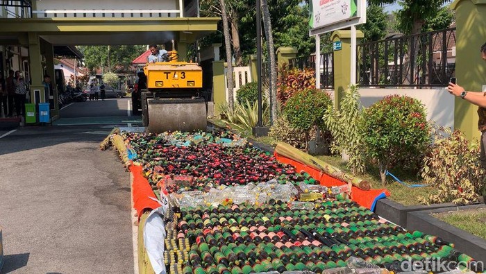 Pemusnahan barang bukti di Kejari Blitar.