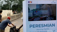 Pengguna moda transportasi yang berjalan tanpa awak atau masinin ini rata-rata sebanyak 69 ribu orang dalam setiap harinya. Bahkan tercatat paling tinggi berada di angka 79 ribu penumpang dalam sehari yang melintasi jalur segitiga emas.