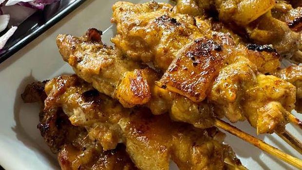 Penjual Sate Babi Kaki Lima Legendaris di Singapura Ini Meninggal Dunia Penjual Sate Babi Kaki Lima Legendaris di Singapura Ini Meninggal Dunia