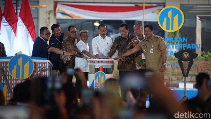 Presiden Joko Widodo meresmikan operasional Kawasan Industri Terpadu Batang, Jumat (26/7/2024).
