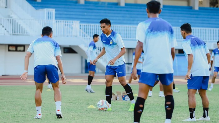 Sesi latihan PSIM Jogja di Stadion Mandala Krida, Jogja, Jumat (26/7/2024).