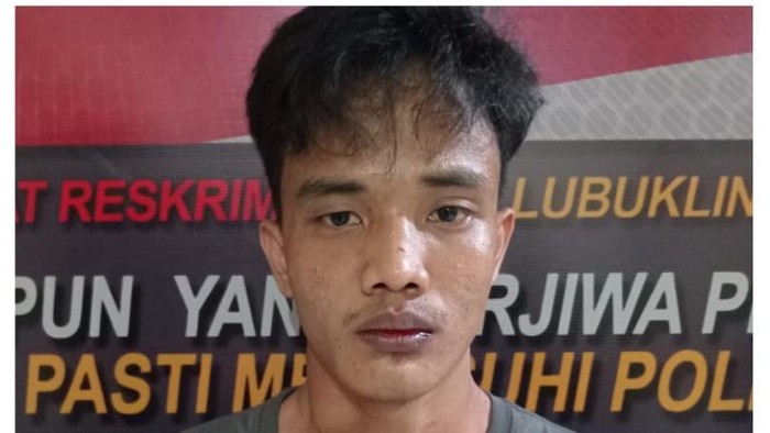 Reli, pemuda yang bacok pamannya gegara kesal ditegur saat merokok.