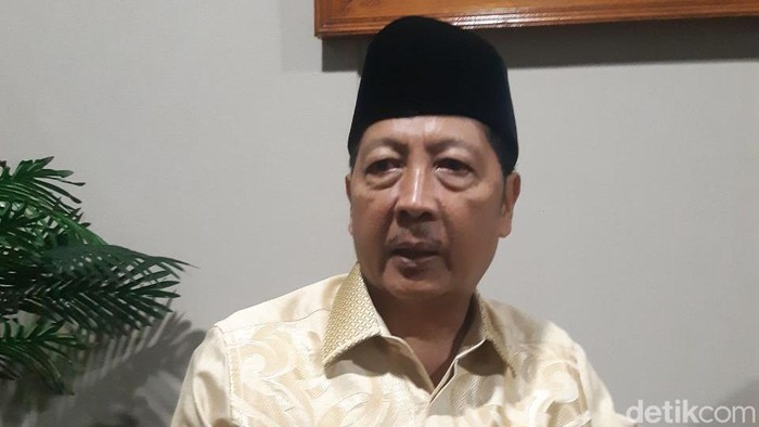 Sekda Kota Mataram Lalu Alwan Basri saat diwawancarai di ruangannya, Jumat (26/7/2024). (Foto: Nathea Citra/detikBali)
