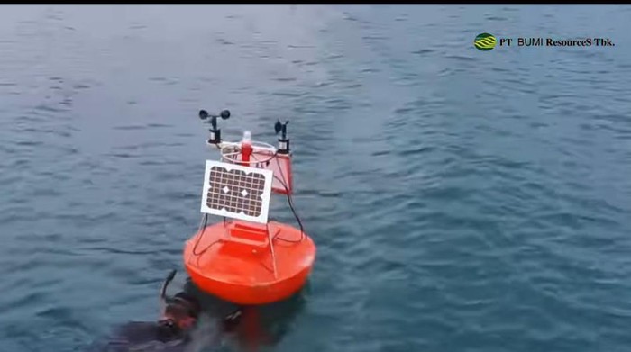 Selain konservasi terumbu karang, PT Bumi Resources Tbk (BUMI), memperkenalkan teknologi boya pintar atau pelampung pintar.