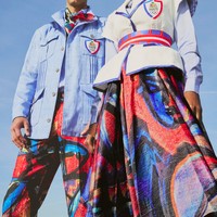 HaitiPara delegasi dari Haiti dinantikan dengan seragamnya yang tak hanya fashion forward tapi juga bermakna Desainer Stella Jean bekerja sama dengan pelukis Philippe Dodard untuk menampilkan busana trendy yang terinspirasi tradisi. Foto: Instagram