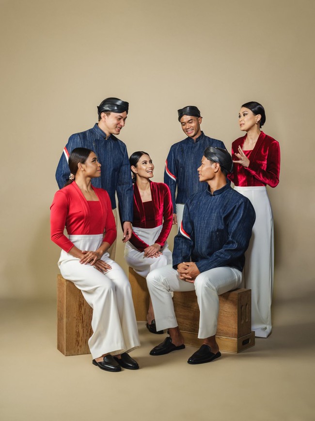 Inspirasi Didit datang dari sosok Raden Saleh, pelukis asal Jawa dari abad ke-19 yang namanya tersohor hingga ke benua biru. Harapan saya dapat menciptakan desain yang menjadi wujud kebanggaan, semangat, dan ketangguhan bangsa kita. Sekaligus memastikan bahwa setiap atlet muncul dan menjadi diri mereka yang terbaik saat berkompetisi di panggung dunia, kata pria yang telah diakui sebagai perancang haute couture di Paris itu. (Foto: Dok. Davy Linggar)