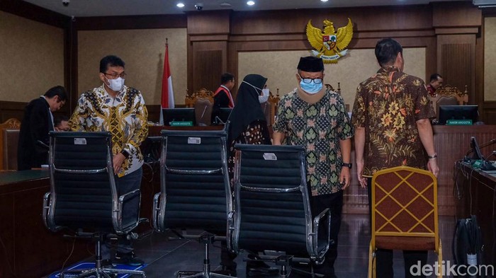Sidang vonis kasus dugaan korupsi proyek pembangunan Tol Layang MBZ tahun 2016-2017 ditunda. Sidang vonis rencananya digelar awal Agustus.