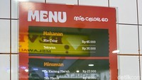 Segini kisaran harga menu di Mie Celor 6D. Harga per porsi mie celor Rp 45 ribu. Lalu ada menu tekwan hingga es kacang merah.