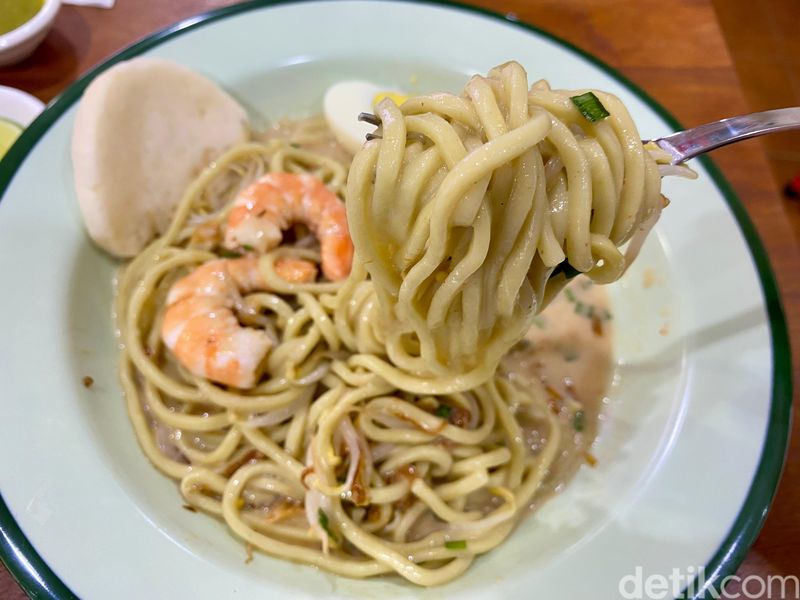 Slurpp! Mie Celor Palembang Berkaldu Udang Legit di Melawai Plaza