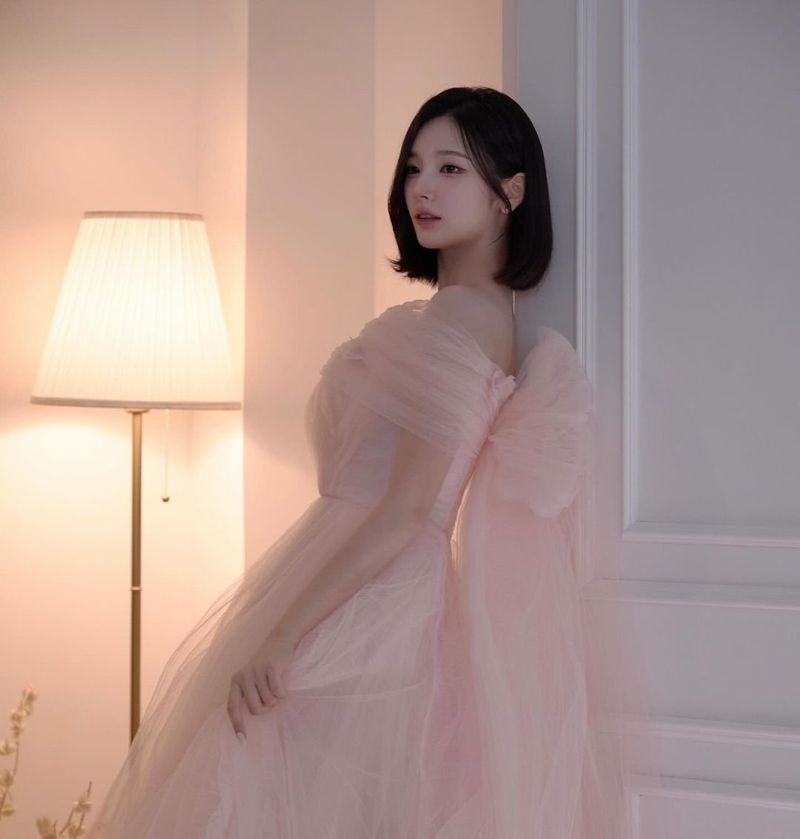 Sohee ALICE Pamer Foto Prewedding dengan Suami Pebisnis, Bikin Netizen Salfok Sohee ALICE Pamer Foto Prewedding dengan Suami Pebisnis, Bikin Netizen Salfok