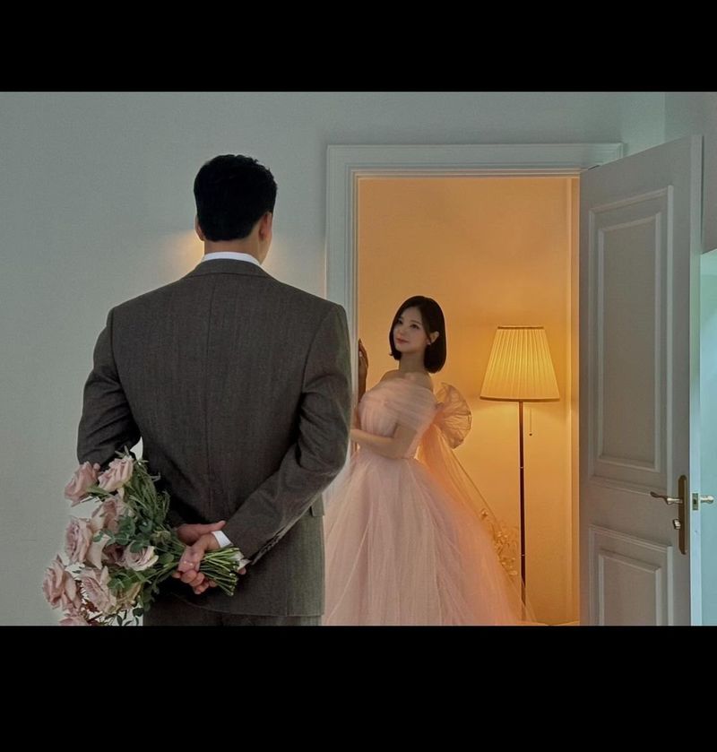 Sohee ALICE Pamer Foto Prewedding dengan Suami Pebisnis, Bikin Netizen Salfok Sohee ALICE Pamer Foto Prewedding dengan Suami Pebisnis, Bikin Netizen Salfok