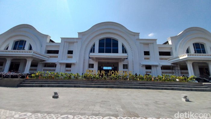Suasana Pasar Jongke Solo yang baru saja selesai direvitalisasi, Jumat (26/7/2024).