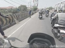 Touring Lewat Pantura: Penyapu Koin Tak Hanya Muncul di Momen Lebaran