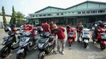 Tekan Emisi, Para Pekerja Ini Dibekali Motor Listrik