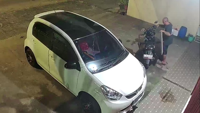 Video seorang pria mencuri meja di sebuah warung bakso di Bekasi viral di media sosial (medsos). Meski korban belum melapor, polisi menyelidiki kasus tersebut. (dok Istimewa)
