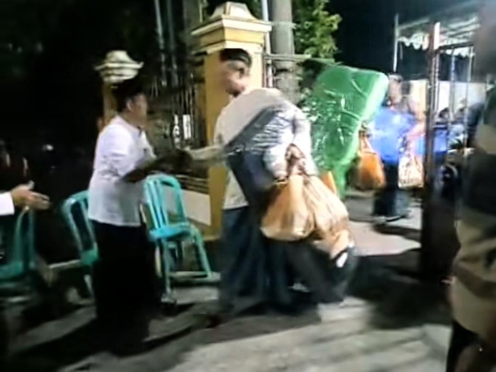 Viral kenduri di Blitar dapat berkat kasur