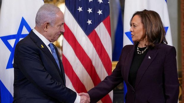 Wakil Presiden AS Kamala Harris bertemu dengan Perdana Menteri Israel Benjamin Netanyahu di Gedung Kantor Eksekutif Eisenhower di halaman Gedung Putih, di Washington, D.C., AS, 25 Juli 2024. (REUTERS/Nathan Howard)