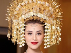 7 Gaya Artis Pakai Baju Pengantin Adat Minang, Terbaru Aaliyah Massaid