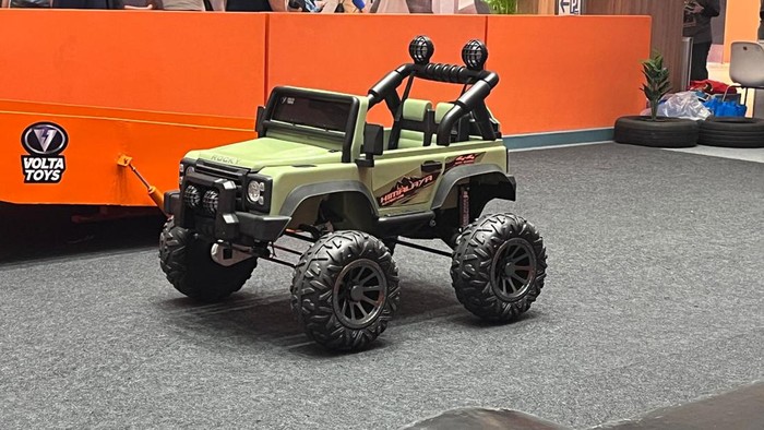 Ada trek drifting dan offroad di dalam mall khusus buat anak-anak