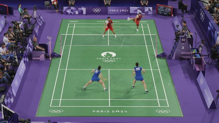 Japan's Mayu Matsumoto, bottom right, and Wakana Nagahara play against Indonesia's Apriyani Rahayu and Siti Fadia Silva Ramadhanti during their women's doubles badminton group stage match at the 2024 Summer Olympics, Saturday, July 27, 2024, in Paris, France. (AP Photo/Kin Cheung)