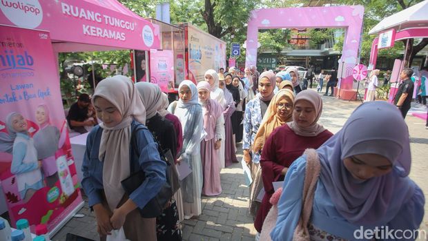 Registrasi audisi Emeron Hijab Hunt 2024 Jabodetabek di Summarecon Mall Bekasi, Sabtu (27/7/2024).