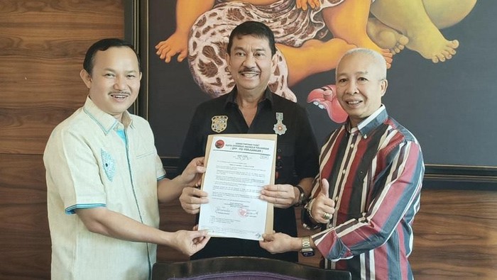 Dari kiri ke kanan: Bakal Calon Wakil Bupati Pinrang Abdillah Natsir, Ketua DPD PDIP Sulsel Andi Ridwan Wittiri, dan Ketua DPC Gerindra Pinrang Ahmad Abdy Baramuli.