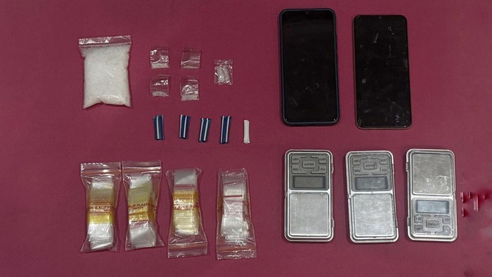 Barang bukti yang diamankan dari pengedar sabu di Cianjur.