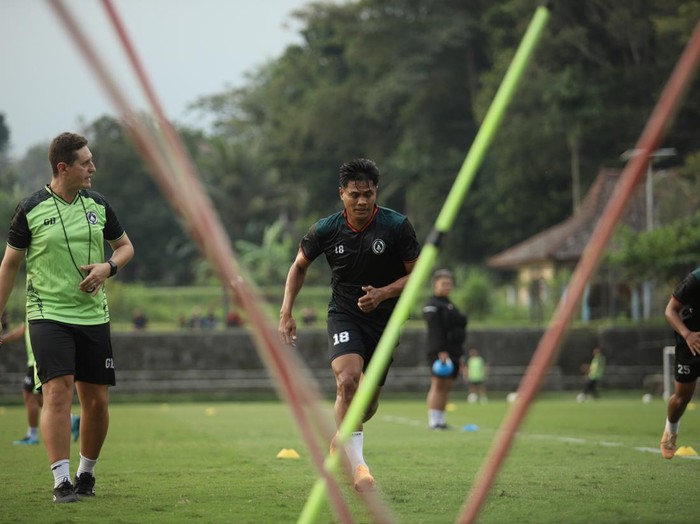 Bek PSS Sleman, Fachruddin Aryanto. Foto diunggah pada Sabtu (27/7/2024).
