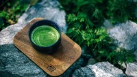 Siapa yang menyangka bahwa matcha yang populer di berbagai negara, ternyata masih punya ‘haters’ yang menyebut rasanya seperti rumput. Foto: Site/Pool
