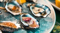 Sudah ada sejak dulu, hidangan tiram segar yang terkenal mahal termasuk ke dalam makanan populer yang tidak disukai sebagian orang.  Foto: Site/Pool
