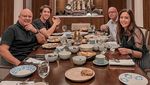 El Rumi Kompak Makan Bareng Keluarga Besar, Ini Potretnya