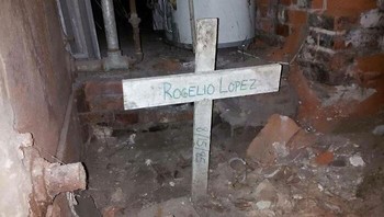 Saat menemukan kuburan berada di ruang basement. Foto: Reddit via Boredpanda